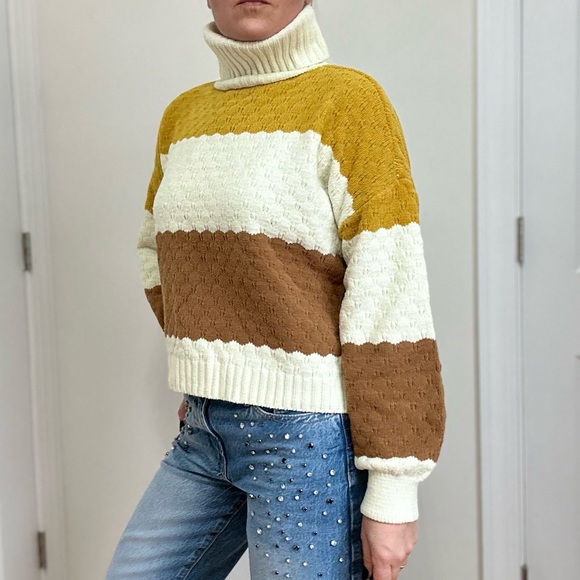 Chenille Textured Knit Turtle Neck Pullover Sweater - Picture 4 of 5